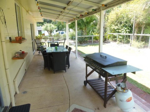 The Red Piranha - Rainbow Beach, Close To Everything, Air Con And Pet Friendly - Accommodation Search 3