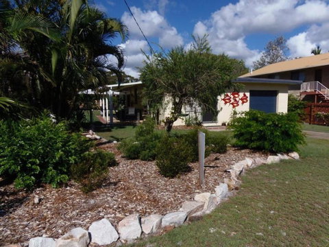 The Red Piranha - Rainbow Beach, Close To Everything, Air Con And Pet Friendly - Accommodation Search 0