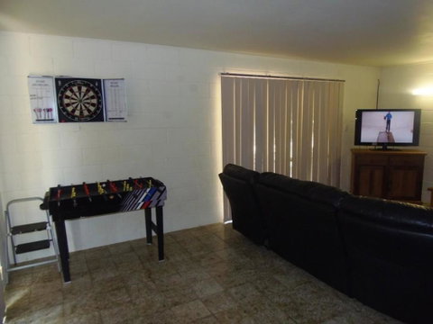 The Red Piranha - Rainbow Beach, Close To Everything, Air Con And Pet Friendly - Accommodation Search 1