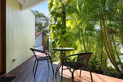 THE VIEW, TUGUN - 4 Bedrooms - Sea Views - Private Heated Pool - Accommodation Search 3