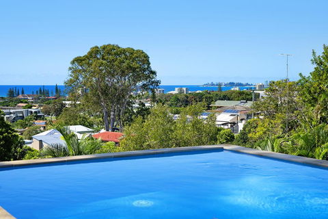 THE VIEW, TUGUN - 4 Bedrooms - Sea Views - Private Heated Pool - Accommodation Search 0