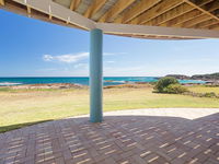 The Whale Watcher' 1/6 Birubi Lane - waterfront unit with stunning views level access