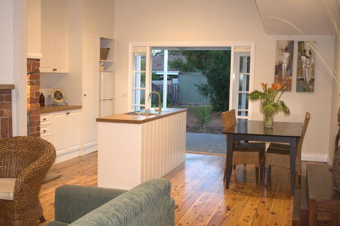 The Yellow Daisy - Accommodation Search 0