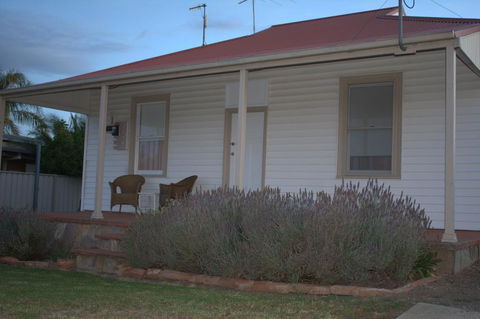 The Yellow Daisy - Accommodation Search 1