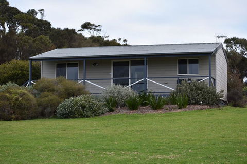 Tidal Dreaming Seaview Cottages - Accommodation Search 0
