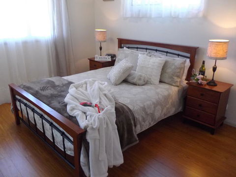 Tinaroo Sunset Retreat - Accommodation Search 3