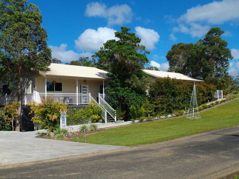 Tinaroo Sunset Retreat - Accommodation Search 0