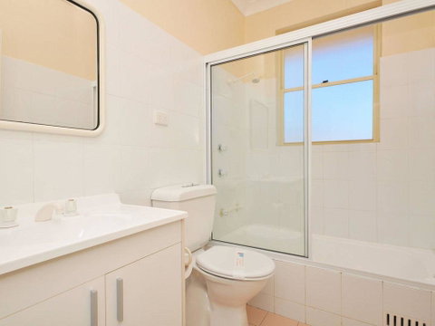 Toowoon Beach View 3br Villa 4 Just Steps To Beach With Views - Accommodation Search 3
