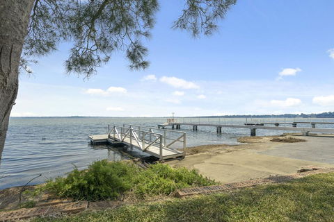 Toukley Lakefront House,Toukley - Accommodation Search 2