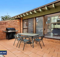 Townhouse 9 'Bay Parklands' 2 Gowrie Ave - pool views  tennis court - Accommodation Search