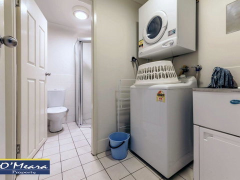 Townhouse 9 'Bay Parklands', 2 Gowrie Ave - Pool Views & Tennis Court - Accommodation Search 3