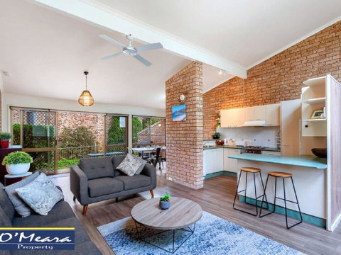 Townhouse 9 'Bay Parklands', 2 Gowrie Ave - Pool Views & Tennis Court - Accommodation Search 1