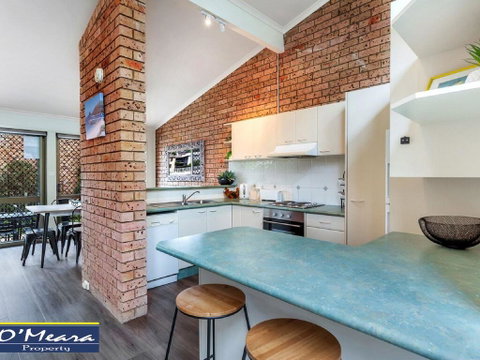 Townhouse 9 'Bay Parklands', 2 Gowrie Ave - Pool Views & Tennis Court - Accommodation Search 2