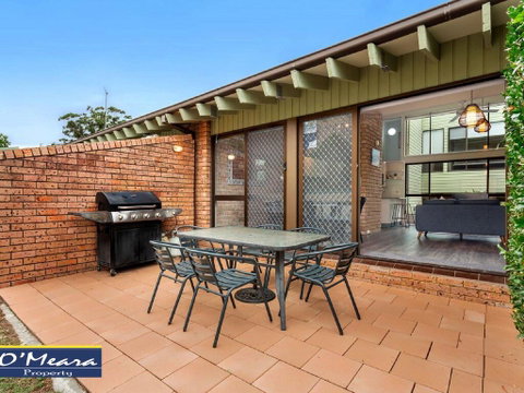 Townhouse 9 'Bay Parklands', 2 Gowrie Ave - Pool Views & Tennis Court - Accommodation Search 0