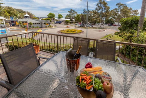 Tradewinds Unit 3, 110 Victoria Parade - Accommodation Search 0