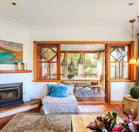 Treetops - elegant inviting designer cedar home - Accommodation Search