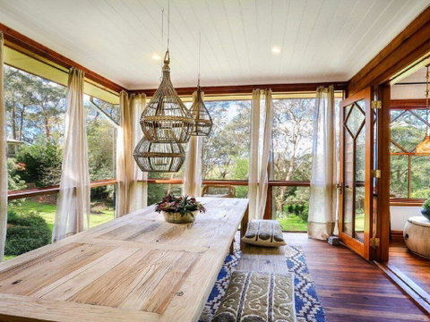 Treetops - Elegant, Inviting, Designer, Cedar Home - Accommodation Search 1