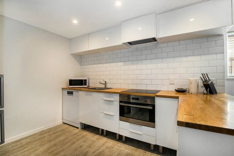 Tropical Townhouse With Two Courtyards And Pool - Accommodation Search 3