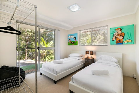 Tropical Townhouse With Two Courtyards And Pool - Accommodation Search 2