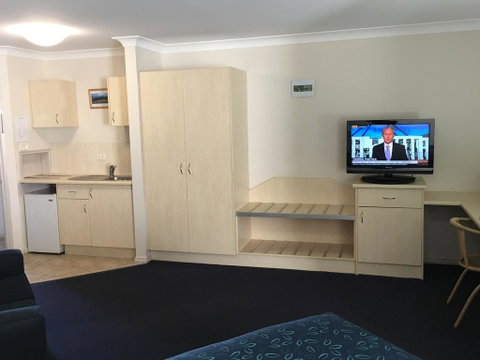 Tuckerbox Motor Inn - Accommodation Search 2