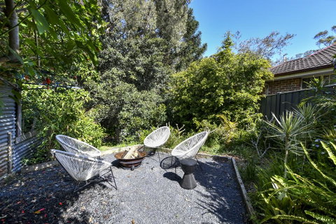 UMINA BEACH KOKOMO- Walk To The Beach, FAMILY And PET FRIENDLY Set Of 3 Vintage Original Holiday Flats & Vintage Caravan And Bat - Accommodation Search 3