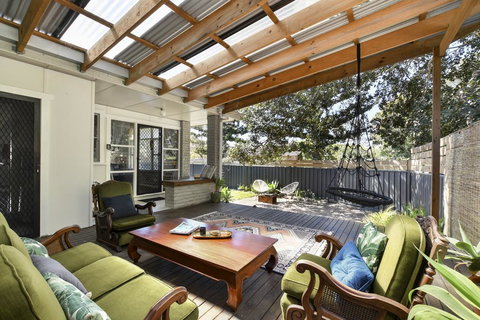 UMINA BEACH KOKOMO- Walk To The Beach, FAMILY And PET FRIENDLY Set Of 3 Vintage Original Holiday Flats & Vintage Caravan And Bat - Accommodation Search 2