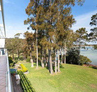 Unit 1 44 Danalene Pde fantastic waterfront property with air con - Accommodation Search