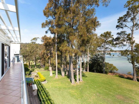 Unit 1 44 Danalene Pde Fantastic Waterfront Property With Air Con - Accommodation Search 0