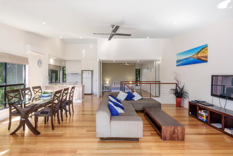 Unit 1 Rainbow Surf - Modern, Two Storey Townhouse With Large Shared Pool, Close To Beach And Shop - Accommodation Search 0