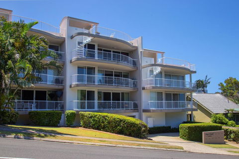 Unit 2 Point Break Apartments, 1-3 Point Arkwright, Linen Incl - Accommodation Search 1