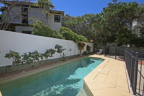 Unit 2, Beach Gallery, 9 Andrew Street Point Arkwright, 500 BOND, LINEN SUPPLIED - Accommodation Search 1