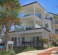 Unit 2 Beach Gallery 9 Andrew Street Point Arkwright 500 BOND LINEN SUPPLIED - Accommodation Search