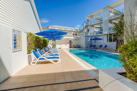 Unit 203 Plantation - Rainbow Beach, Plantation Resort Top Floor, Aircon, Free Wi-Fi - Accommodation Search 1