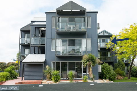 Unit 9 Bellevue - Accommodation Search 0