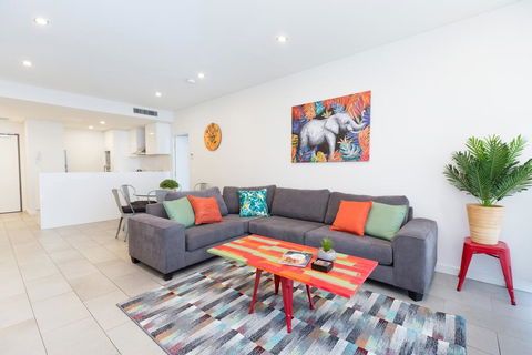 Urban Jungle! Executive Apartment In Heart Of CBD - Accommodation Search 0