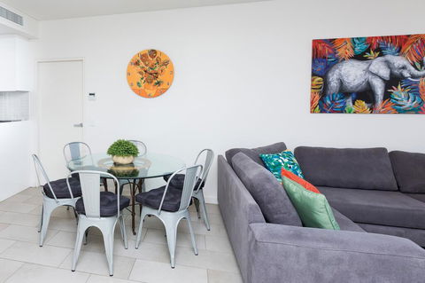 Urban Jungle! Executive Apartment In Heart Of CBD - Accommodation Search 2