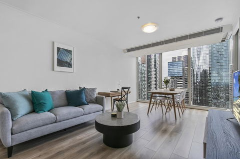 Views And Hotel-style Extras In A Great Location - Accommodation Search 2