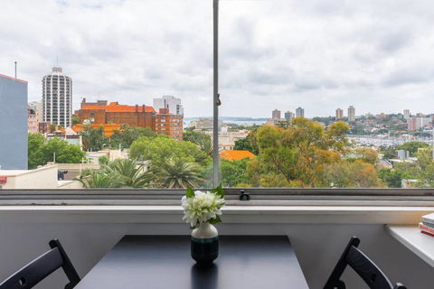 Views To Die For// Studio Rushcutters Bay // Free Parking - Accommodation Search 2