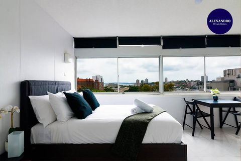 Views To Die For// Studio Rushcutters Bay // Free Parking - Accommodation Search 0
