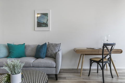 Views And Hotel-style Extras In A Great Location - Accommodation Search 3