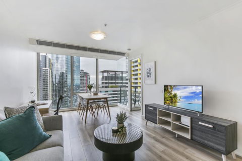 Views And Hotel-style Extras In A Great Location - Accommodation Search 0
