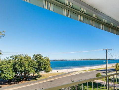 VIEWS VIEWS VIEWS! Front Top Floor Waterfront Unit - Chnook Apartments South Esp, Bongaree - Accommodation Search 0