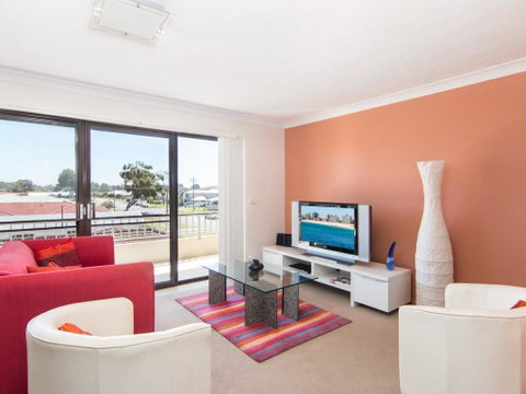 Villa Capri 3, Just A Hop, Skip And Jump To Bowling Club - Accommodation Search 0