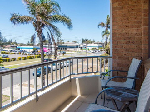 Villa Capri 3, Just A Hop, Skip And Jump To Bowling Club - Accommodation Search 3