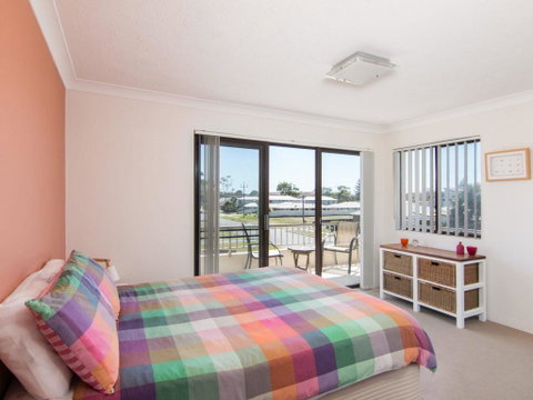 Villa Capri 3, Just A Hop, Skip And Jump To Bowling Club - Accommodation Search 2