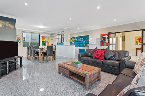 Villa De Marseilles - Melbourne - Accommodation Search 1
