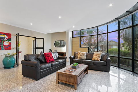 Villa De Marseilles - Melbourne - Accommodation Search 0