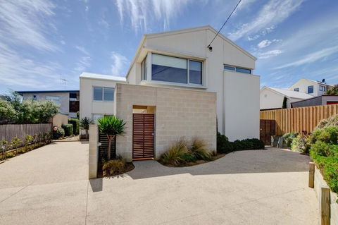 Villa Moyne - Located In A Quiet Cul De Sac And Designed For Beach Families - Accommodation Search 0
