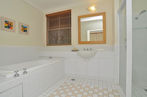 Villa Spa Executive 1br Burgundy Resort Condo Located Within Cypress Lakes Resort (nothing Is More Central) - Accommodation Search 3