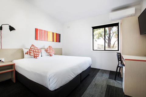 Villawood Hotel - Accommodation Search 0